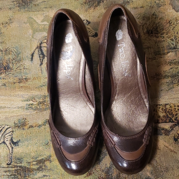 Two Lips - Picture 1 of 5